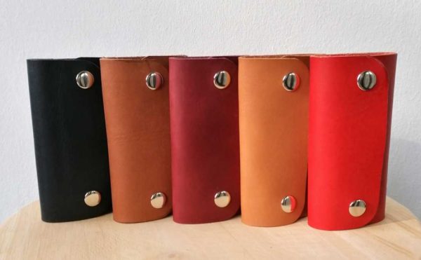 marhabőr kulcstartó tokok patentos záródással öt féle színben: fekete, barna, burgundi, natúr, piros